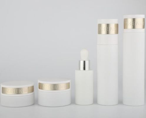 les bouteilles cosmétiques de 50g 120ml écrèment des soins de la peau de pots empaquetant le logo et la peinture adaptés aux besoins du client