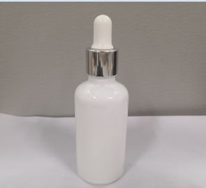 logo adapté aux besoins du client par conteneur en verre blanc et couleur d'huile essentielle de cosmétique de bouteille du compte-gouttes 50ml