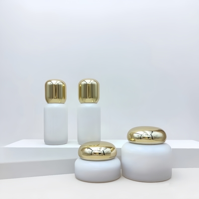 Emballages cosmétiques Bouteille de lotion en verre Crème Jar Contenants de soins de la peau avec bouchon rond doré